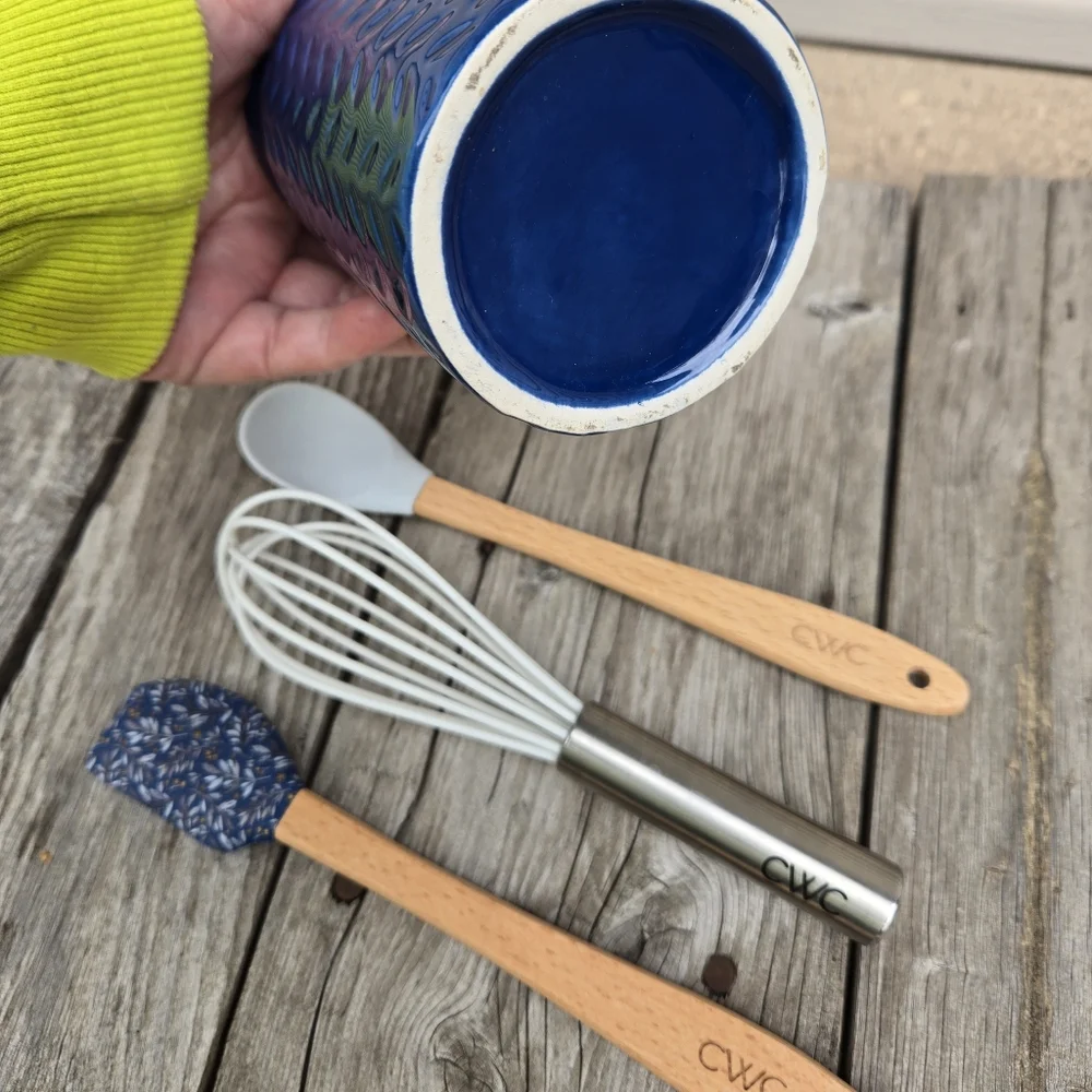 Child size kitchen utensil set pottery holder CWC new Play